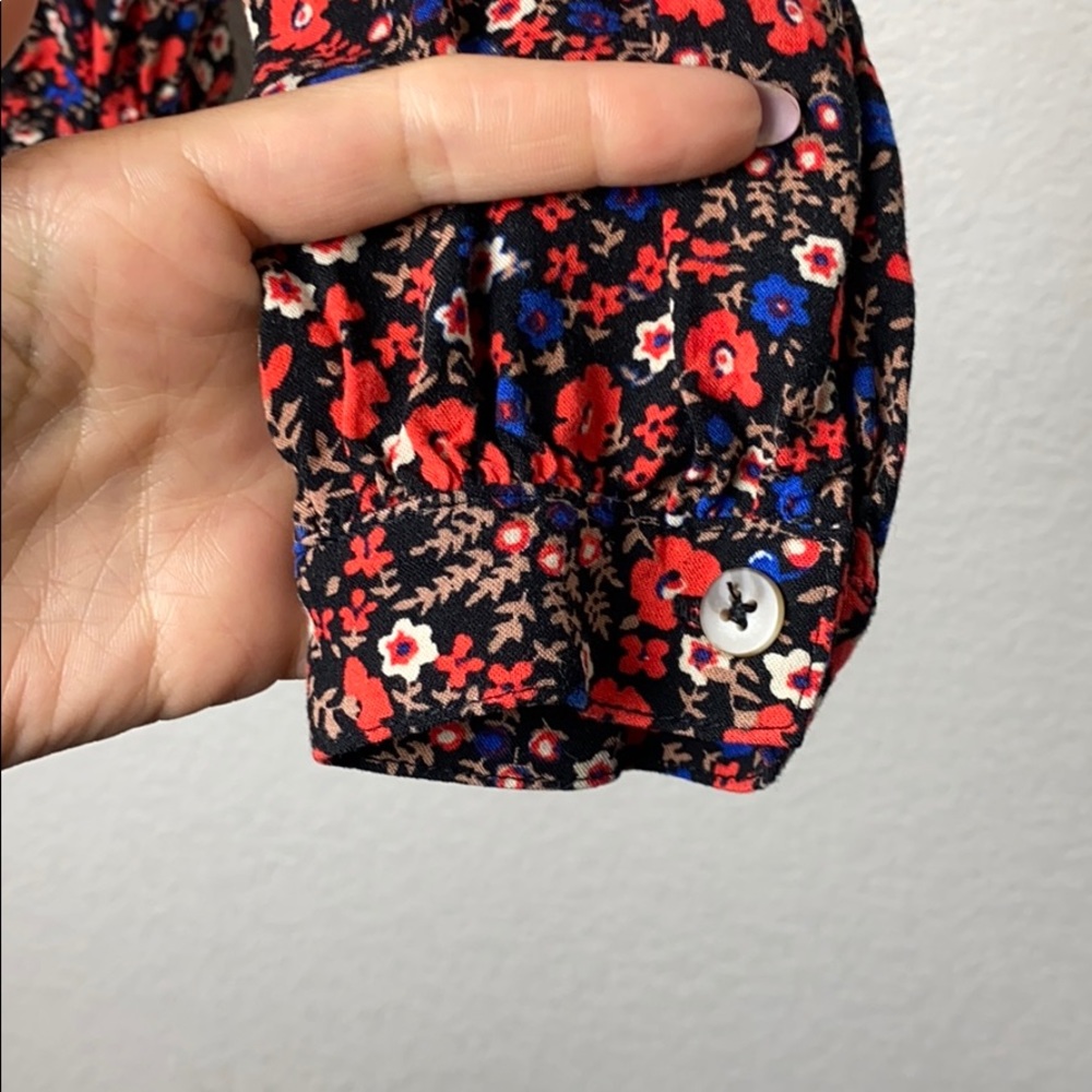 5/$25 Universal Thread Floral Wrap Blouse - Red and Blue - Picture 4 of 5